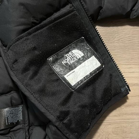 The North Face boys puffer jacket - Picture 4 of 9